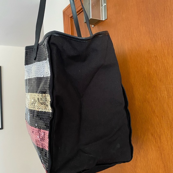 VS overnight tote - Picture 2 of 4